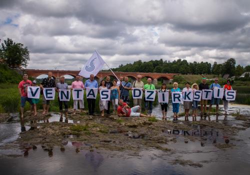 "Šampanietis brokastīs" un biedru fotosesija